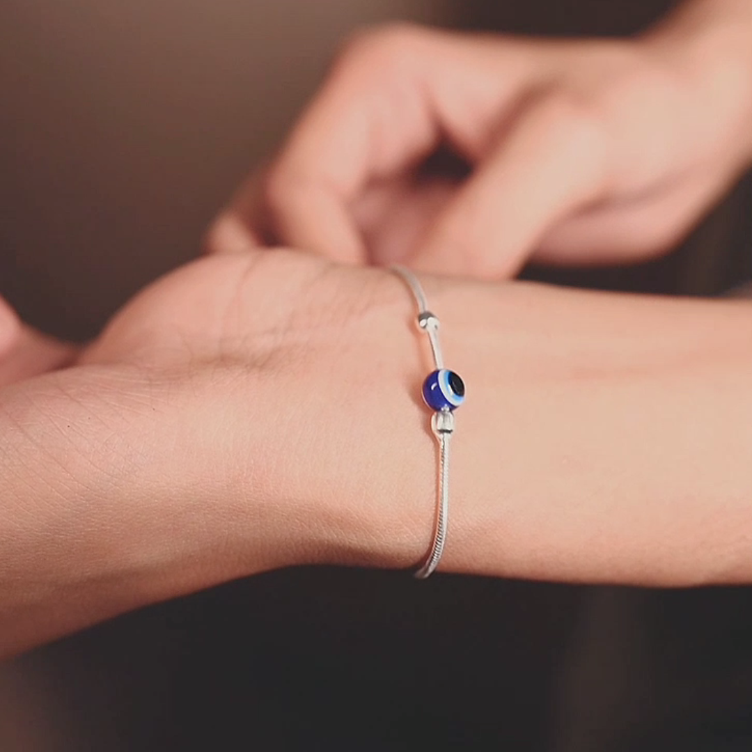 GORGEOUS 92.5 STERLING SILVER EVIL EYE BRACLET
