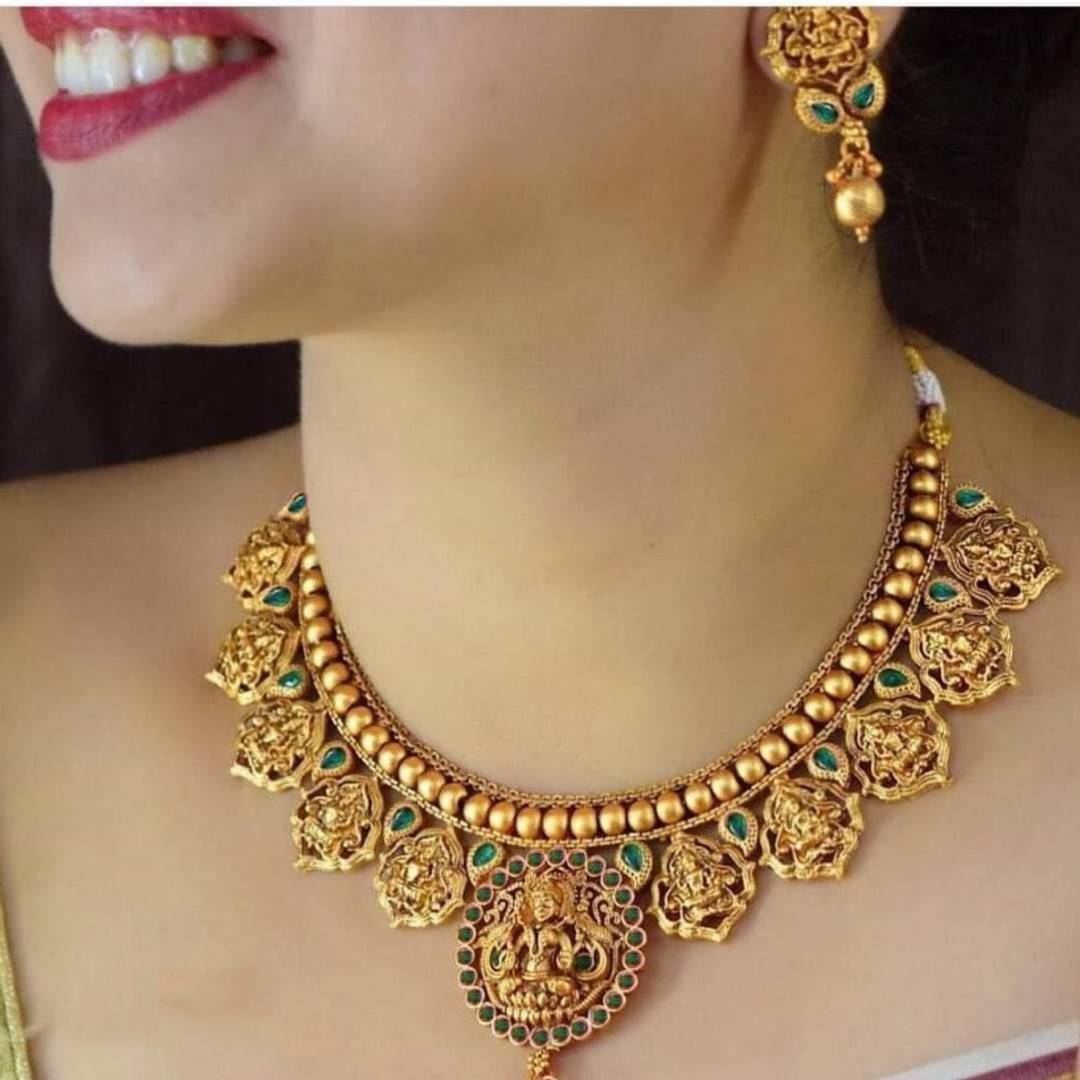 Charming & Alluring Temple Jewelry Chowker Set with Earrings